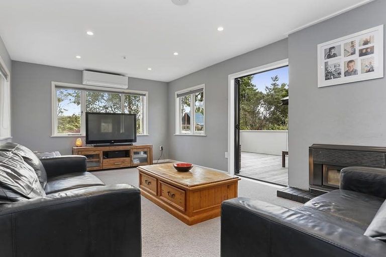 Photo of property in 63 Kaurilands Road, Titirangi, Auckland, 0604