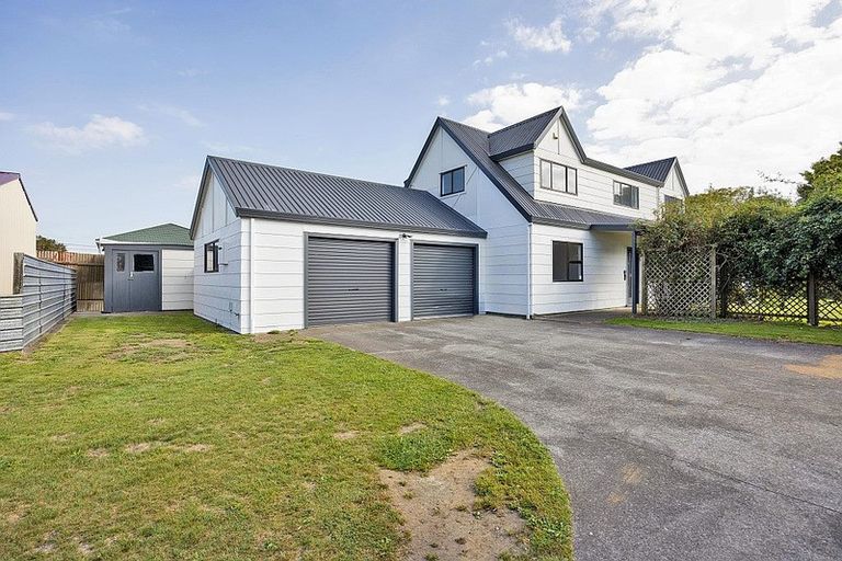 Photo of property in 11 Finer Place, Hawera, 4610