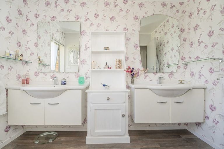 Photo of property in 38 Whitby Avenue, Whitianga, 3510