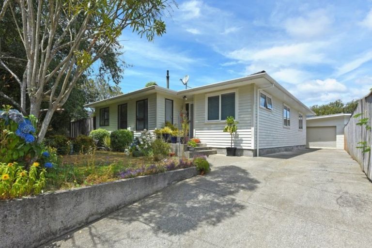 Photo of property in 12 Indiana Grove, Totara Park, Upper Hutt, 5018