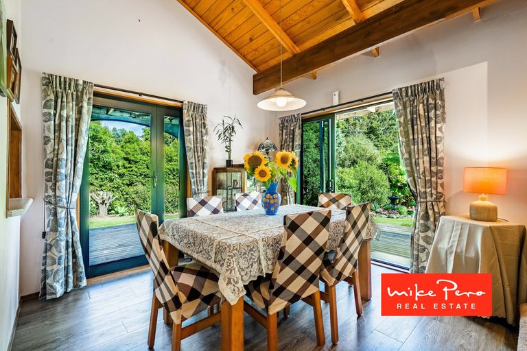 Photo of property in 168 Carter Road, Oratia, Auckland, 0604