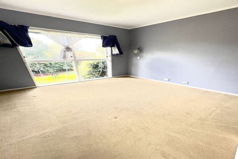 Photo of property in 27 Mirrabooka Avenue, Botany Downs, Auckland, 2010