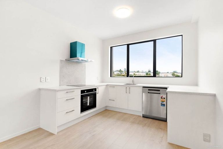 Photo of property in 40 Bloom Crescent, Sunnyvale, Auckland, 0612