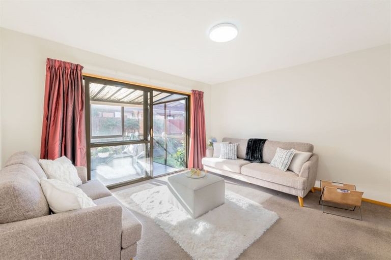 Photo of property in 18 Westgrove Avenue, Avonhead, Christchurch, 8042