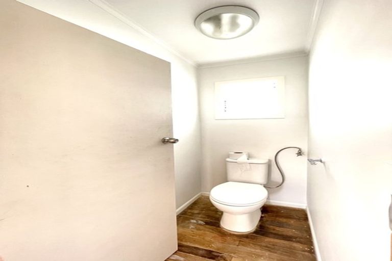 Photo of property in 33 Peach Road, Glenfield, Auckland, 0629