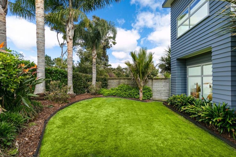 Photo of property in 17a Churchouse Road, Greenhithe, Auckland, 0632