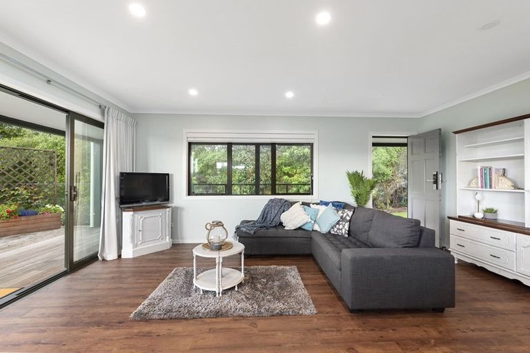 Photo of property in 78 Matija Place, Red Beach, 0932