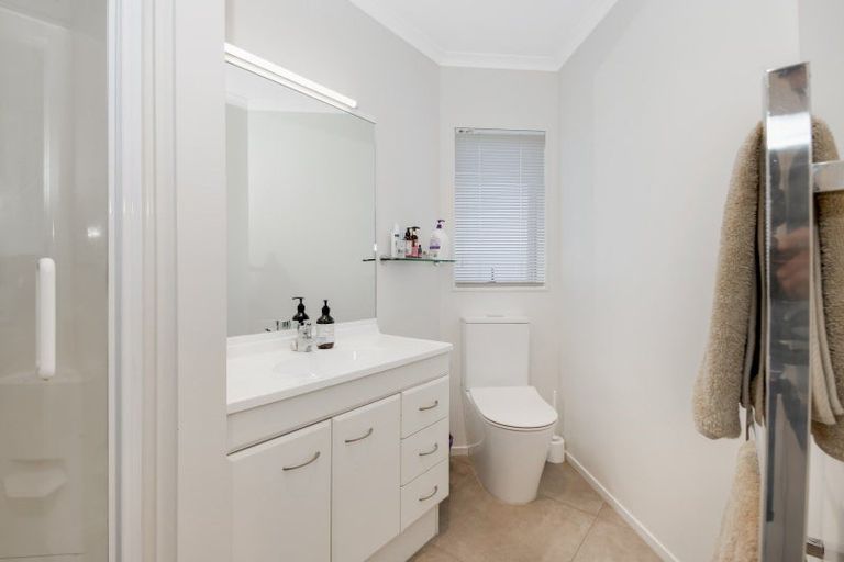 Photo of property in 14 Astor Place, Orewa, 0931