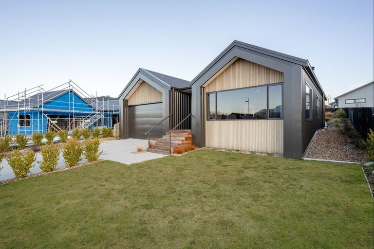 Photo of property in 23 Obelisk Street, Wanaka, 9305