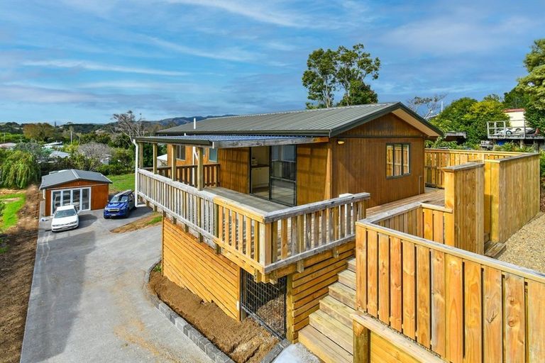 Photo of property in 78 Howard Road, Orere Point, Papakura, 2585