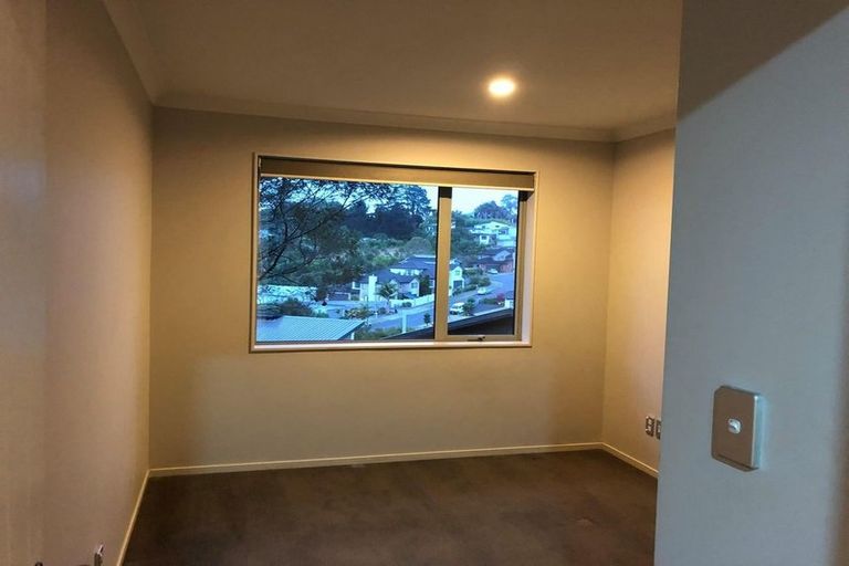 Photo of property in 44 Namsan Close, Fairview Heights, Auckland, 0632