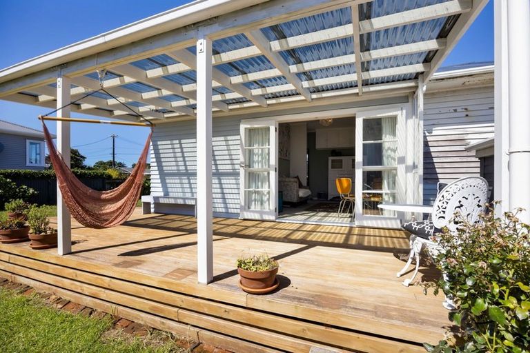 Photo of property in 57 Domett Street, Opunake, 4616