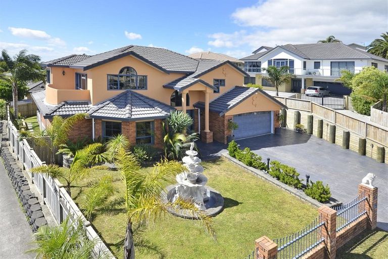 Photo of property in 13 Sesame Grove, Goodwood Heights, Auckland, 2105