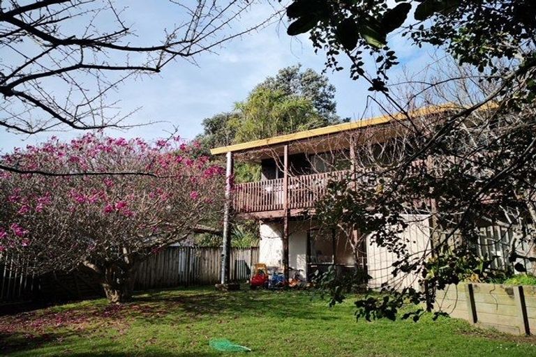 Photo of property in 15 Kingsclere Place, Goodwood Heights, Auckland, 2105