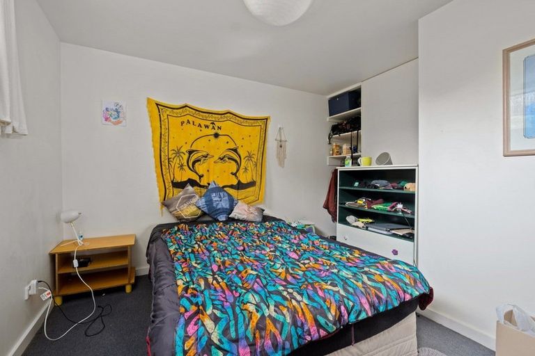 Photo of property in 6 Wynyard Crescent, Fernhill, Queenstown, 9300