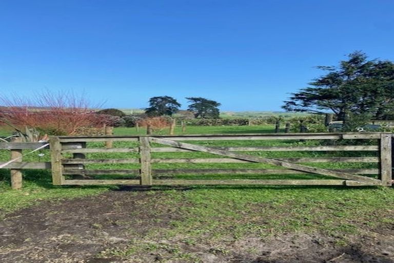 Photo of property in 84 Kaihau Road, Karioitahi, Waiuku, 2683