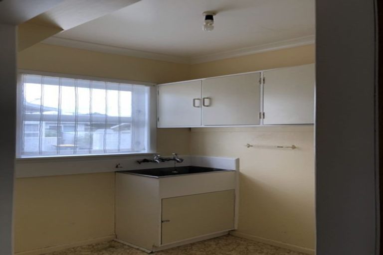 Photo of property in 37 Featherston Street, Levin, 5510