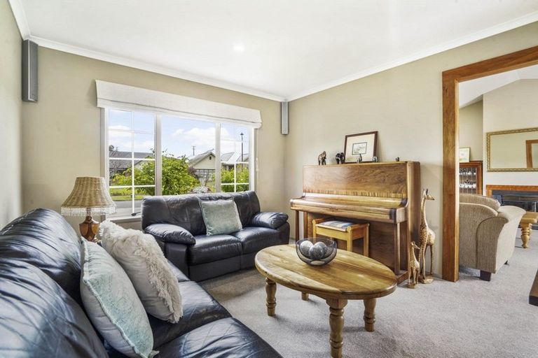 Photo of property in 18 Roderick Place, Rototuna, Hamilton, 3210