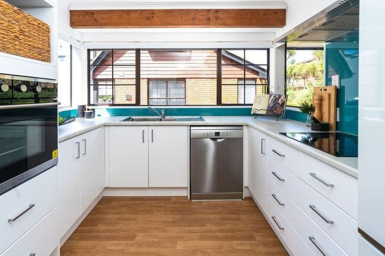 Photo of property in 2/136 Karori Road, Karori, Wellington, 6012