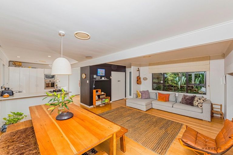 Photo of property in 282 Shaw Road, Titirangi, Auckland, 0604