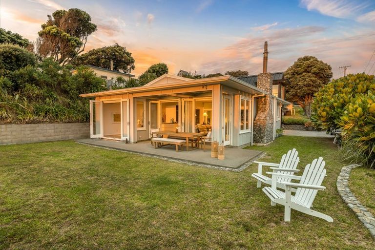 Photo of property in 1 Hydes Road, Raumati South, Paraparaumu, 5032