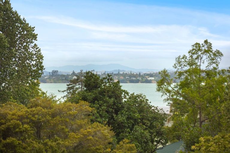 Photo of property in 9e Glenfern Road, Mellons Bay, Auckland, 2014