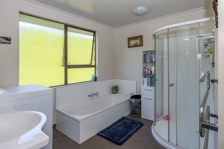Photo of property in 4 Frimley Terrace, Waikanae Beach, Waikanae, 5036