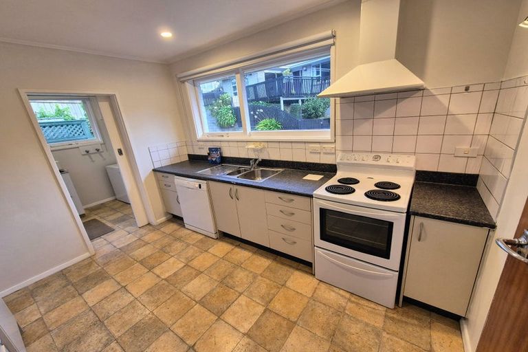 Photo of property in 2/97 Cockayne Road, Khandallah, Wellington, 6035