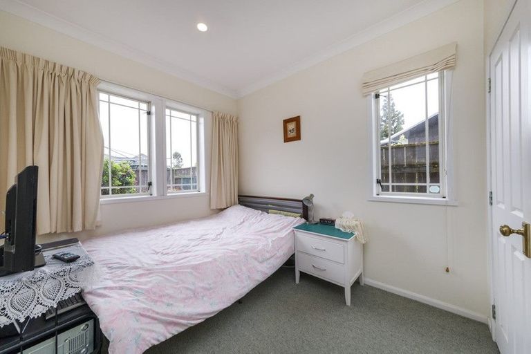 Photo of property in 4 The Oaks, Awapuni, Palmerston North, 4412