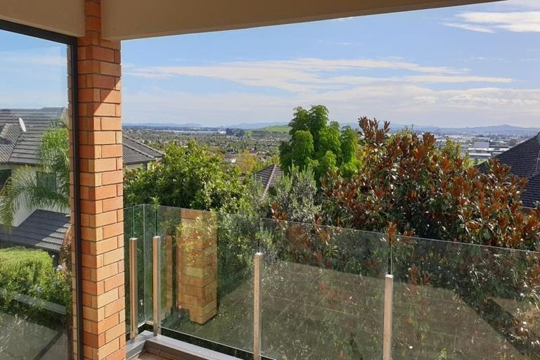 Photo of property in 24 Armstrong Farm Drive, East Tamaki Heights, Auckland, 2016