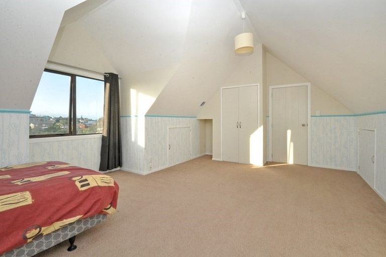 Photo of property in 2/8 Sunward Rise, Glenfield, Auckland, 0629