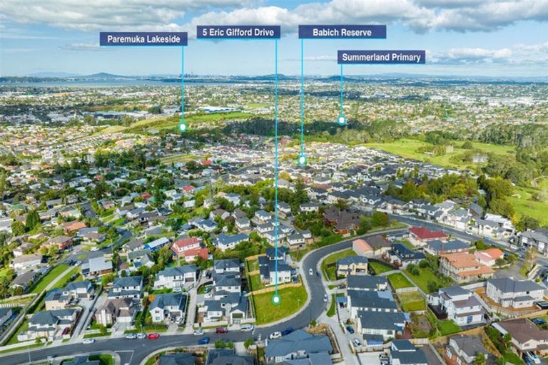 Photo of property in 5 Eric Gifford Drive, Ranui, Auckland, 0612