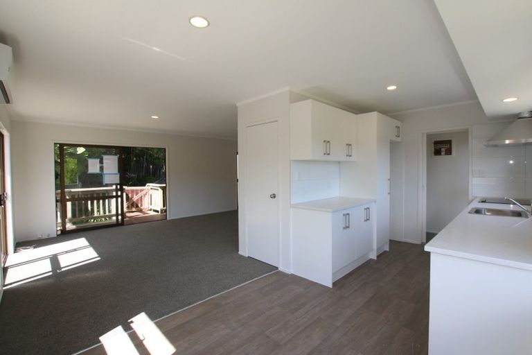 Photo of property in 2/13 Montclair Rise, Browns Bay, Auckland, 0630