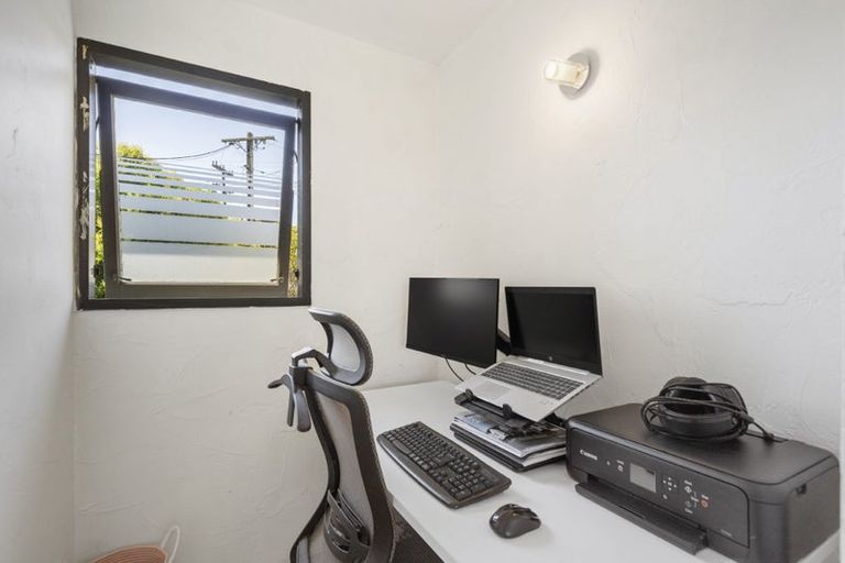 Photo of property in 2/30 Browns Bay Road, Rothesay Bay, Auckland, 0630