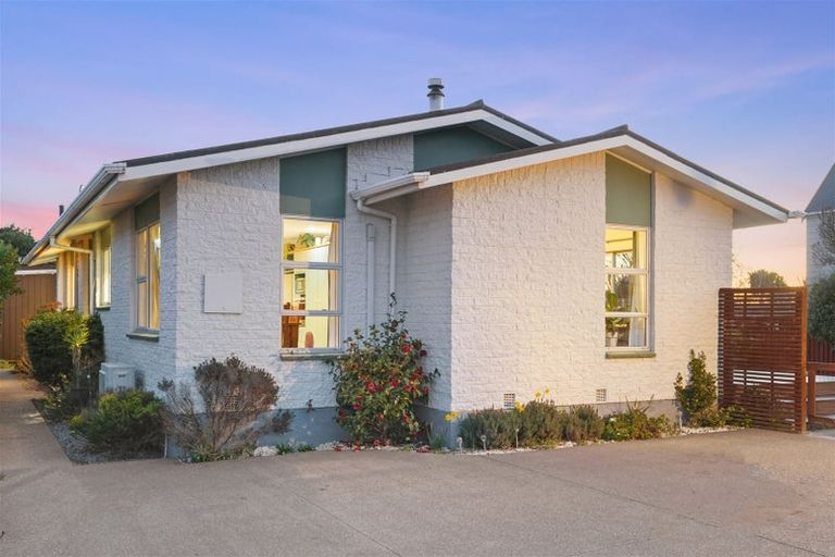 Photo of property in 10b Karlaw Place, Parklands, Christchurch, 8083