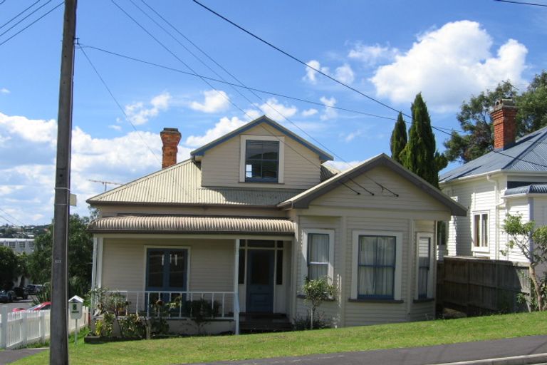 Photo of property in 8 Rutland Road, Stanley Point, Auckland, 0624