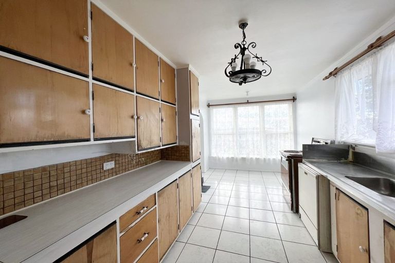 Photo of property in 1 Kelkirk Street, Kelston, Auckland, 0602