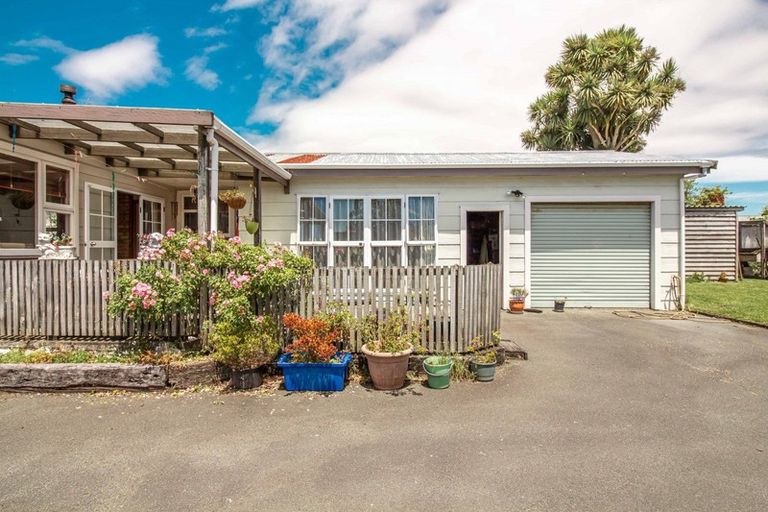 Photo of property in 126 Queen Street, Westport, 7825