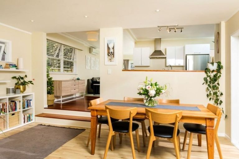 Photo of property in 52 Normanton Street, Glenfield, Auckland, 0629