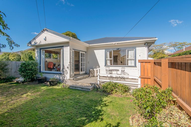 Photo of property in 166 Knowles Street, St Albans, Christchurch, 8052
