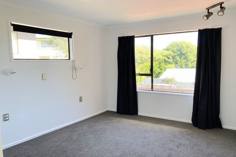 Photo of property in 28 Mamaku Street, Paraparaumu, 5032