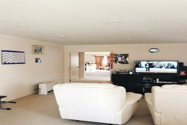 Photo of property in 21 Heidi Crescent, Flat Bush, Auckland, 2016