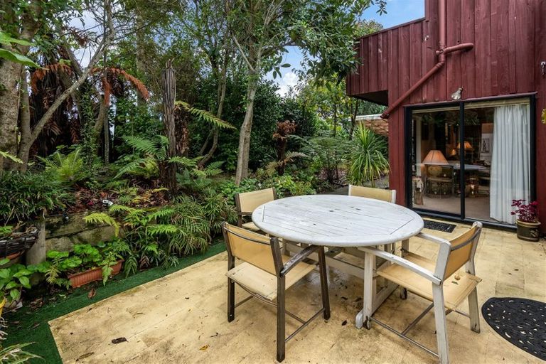 Photo of property in 18 Tanglewood Place, Cockle Bay, Auckland, 2014