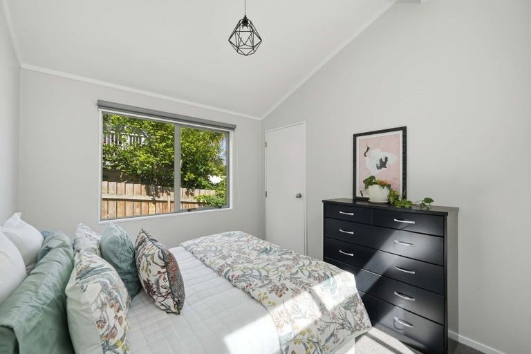 Photo of property in 90b Eskdale Road, Birkdale, Auckland, 0626