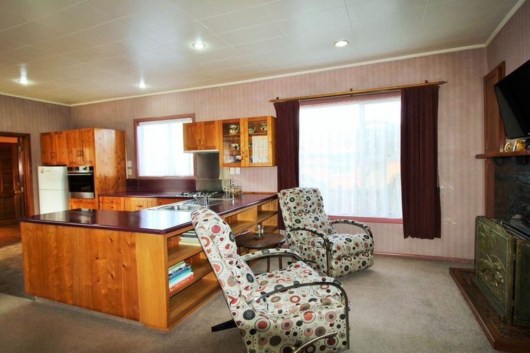 Photo of property in 17 Towey Street, Holmes Hill, Oamaru, 9401