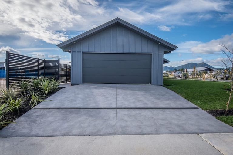 Photo of property in 21 Ngaru Crescent, Wharewaka, Taupo, 3330