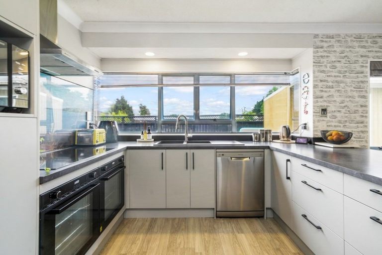 Photo of property in 1 Caesar Roose Drive, Glenview, Hamilton, 3206