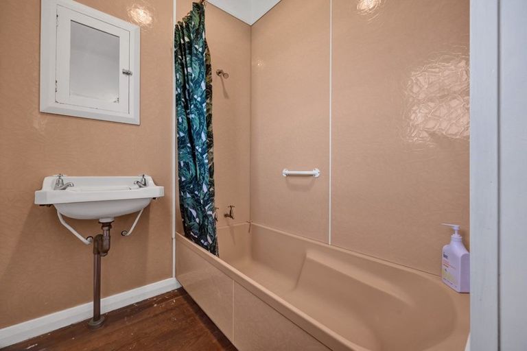 Photo of property in 57 Domett Street, Opunake, 4616