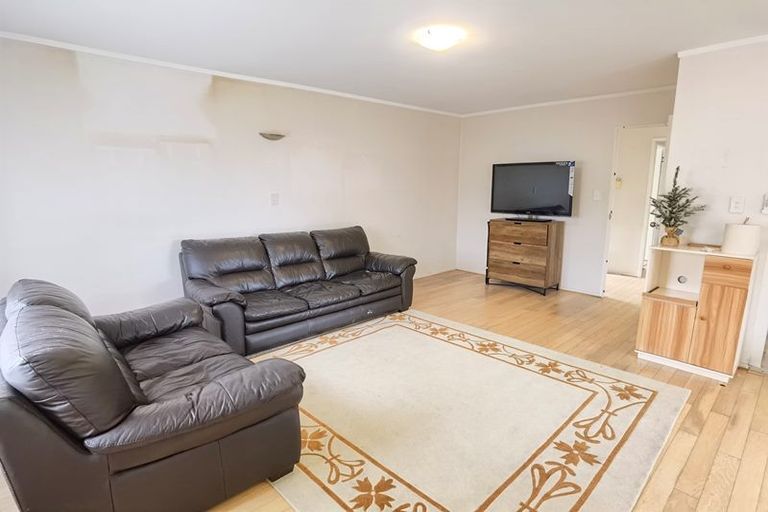 Photo of property in 16 Redoubt Road, Goodwood Heights, Auckland, 2105