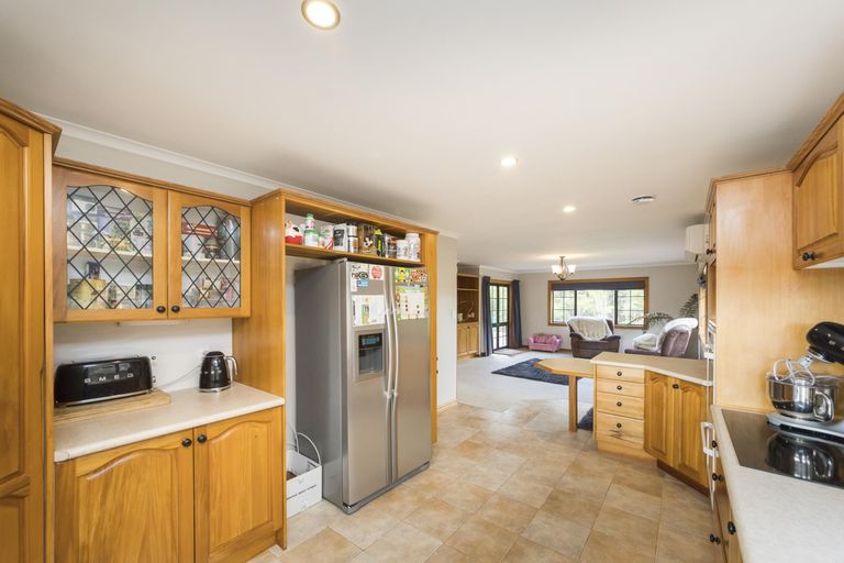 Photo of property in 116 Pacific Drive, Fitzherbert, Palmerston North, 4410